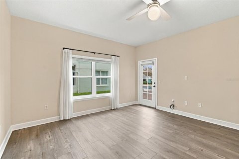 Townhouse in Tampa, Florida 2 bedrooms, 117.15 sq.m. № 2413631 - photo 7