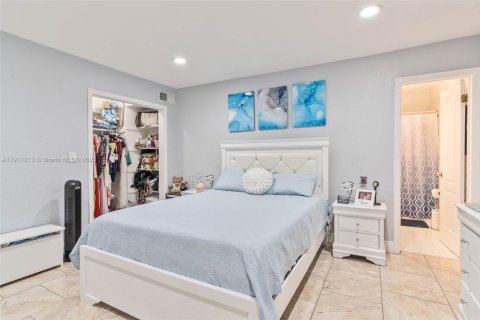 Touwnhouse à vendre à Hialeah, Floride: 2 chambres, 134.89 m2 № 1967493 - photo 17