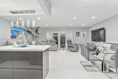 Touwnhouse à vendre à Hialeah, Floride: 2 chambres, 134.89 m2 № 1967493 - photo 6