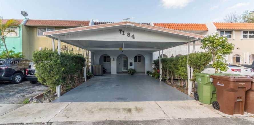 Touwnhouse à Hialeah, Floride 2 chambres, 134.89 m2 № 1967493