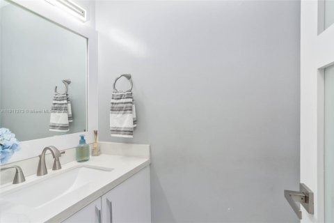 Touwnhouse à vendre à Hialeah, Floride: 2 chambres, 134.89 m2 № 1967493 - photo 13