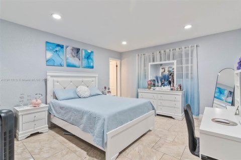 Touwnhouse à vendre à Hialeah, Floride: 2 chambres, 134.89 m2 № 1967493 - photo 15