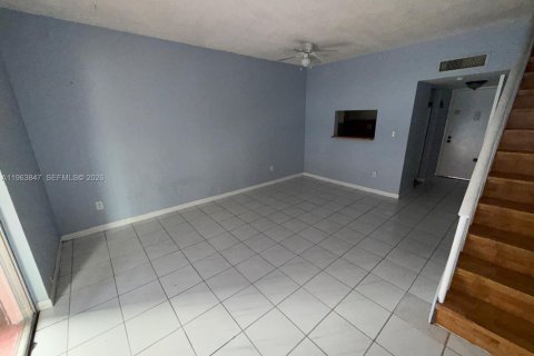 Condo à Hialeah, Floride, 1 chambre  № 2025357