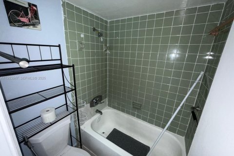 Copropriété à louer à Hialeah, Floride: 1 chambre, 66.89 m2 № 2025357 - photo 3