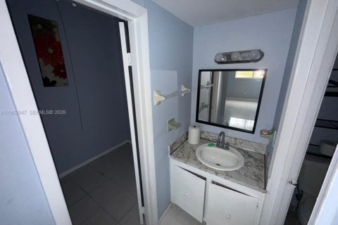 Copropriété à louer à Hialeah, Floride: 1 chambre, 66.89 m2 № 2025357 - photo 2