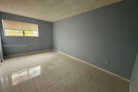 Copropriété à louer à Hialeah, Floride: 1 chambre, 66.89 m2 № 2025357 - photo 5