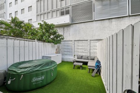 Adosado en venta en Miami, Florida, 2 dormitorios, 92.9 m2 № 2043941 - foto 26