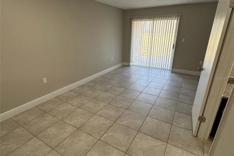 Снять в аренду квартиру в Лисбург, Флорида 3 комнаты, 87.14м2, № 1754675 - фото 5