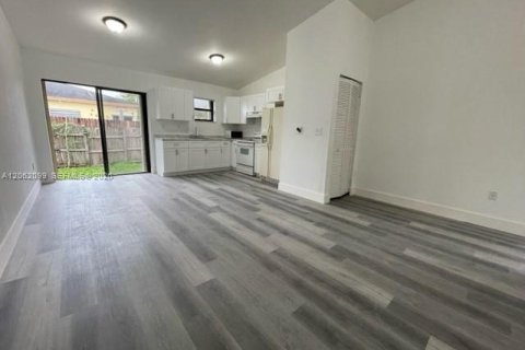 Adosado en venta en Homestead, Florida, 3 dormitorios, 111.48 m2 № 2246847 - foto 2