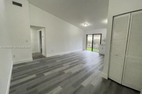 Adosado en venta en Homestead, Florida, 3 dormitorios, 111.48 m2 № 2246847 - foto 19