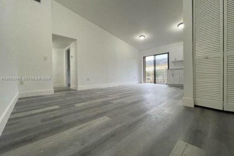 Adosado en venta en Homestead, Florida, 3 dormitorios, 111.48 m2 № 2246847 - foto 18