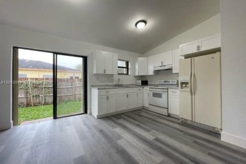 Adosado en venta en Homestead, Florida, 3 dormitorios, 111.48 m2 № 2246847 - foto 3