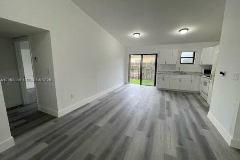 Adosado en Homestead, Florida 3 dormitorios, 111.48 m2 № 2246847