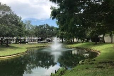 Townhouse in Plantation, Florida 2 bedrooms, 103.12 sq.m. № 1891507 - photo 13