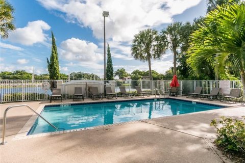 Townhouse in Plantation, Florida 2 bedrooms, 103.12 sq.m. № 1891507 - photo 4