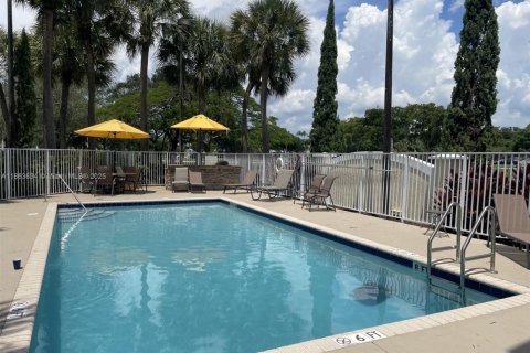 Townhouse in Plantation, Florida 2 bedrooms, 103.12 sq.m. № 1891507 - photo 17