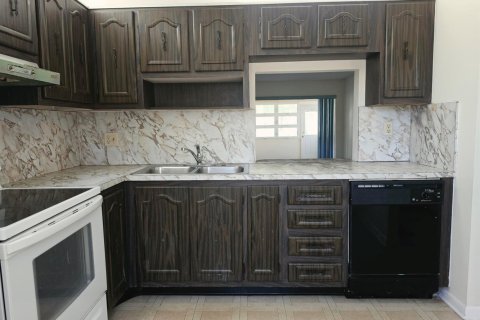 Купить кондоминиум в Лейк-Уорт, Флорида 3 комнаты, 97.45м2, № 2085794 - фото 3