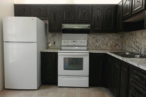 Купить кондоминиум в Лейк-Уорт, Флорида 3 комнаты, 97.45м2, № 2085794 - фото 4