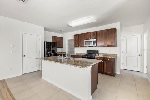 House in Wesley Chapel, Florida 5 bedrooms, 227.33 sq.m. № 2238505 - photo 13
