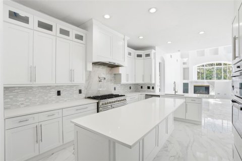 Купить виллу или дом в Тампа, Флорида 13 комнат, 345.04м2, № 2213919 - фото 16