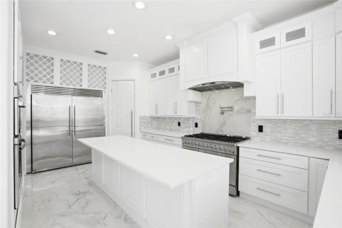Купить виллу или дом в Тампа, Флорида 13 комнат, 345.04м2, № 2213919 - фото 15