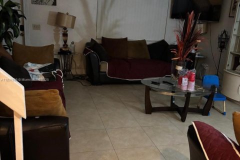 Townhouse in North Lauderdale, Florida 3 bedrooms, 130.81 sq.m. № 1820326 - photo 2