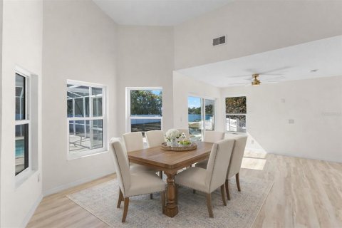 House in Tarpon Springs, Florida 3 bedrooms, 239.97 sq.m. № 2152117 - photo 24