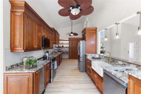 House in Tarpon Springs, Florida 3 bedrooms, 239.97 sq.m. № 2152117 - photo 15
