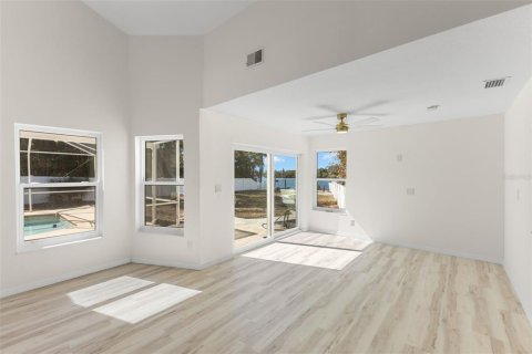 House in Tarpon Springs, Florida 3 bedrooms, 239.97 sq.m. № 2152117 - photo 28
