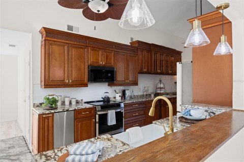 House in Tarpon Springs, Florida 3 bedrooms, 239.97 sq.m. № 2152117 - photo 20