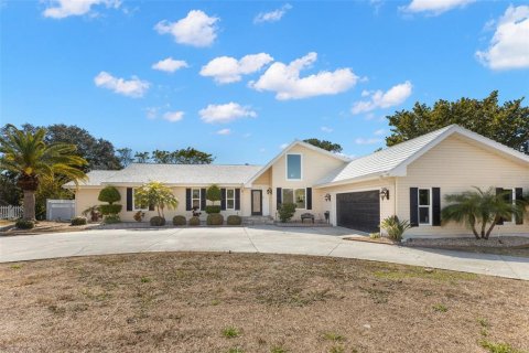 House in Tarpon Springs, Florida 3 bedrooms, 239.97 sq.m. № 2152117 - photo 3
