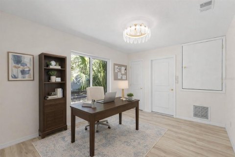 House in Tarpon Springs, Florida 3 bedrooms, 239.97 sq.m. № 2152117 - photo 27