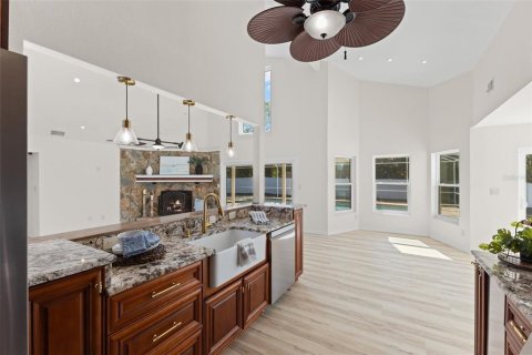 House in Tarpon Springs, Florida 3 bedrooms, 239.97 sq.m. № 2152117 - photo 21