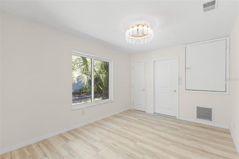 House in Tarpon Springs, Florida 3 bedrooms, 239.97 sq.m. № 2152117 - photo 26
