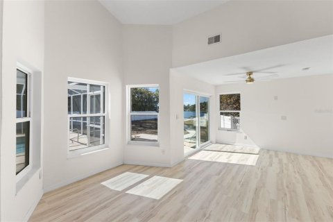 House in Tarpon Springs, Florida 3 bedrooms, 239.97 sq.m. № 2152117 - photo 23