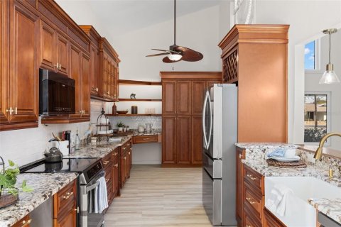 House in Tarpon Springs, Florida 3 bedrooms, 239.97 sq.m. № 2152117 - photo 19