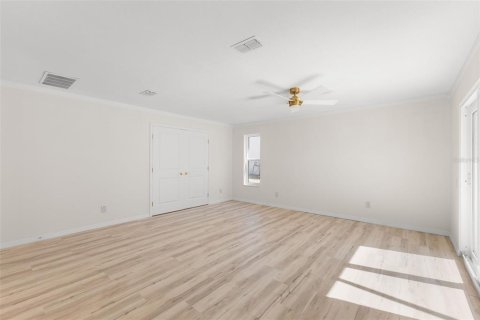 House in Tarpon Springs, Florida 3 bedrooms, 239.97 sq.m. № 2152117 - photo 30