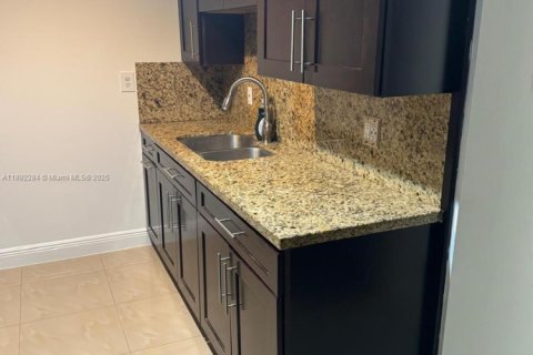 Condo in Hialeah, Florida, 3 bedrooms  № 1944238 - photo 6