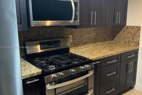 Condo in Hialeah, Florida, 3 bedrooms  № 1944238 - photo 4