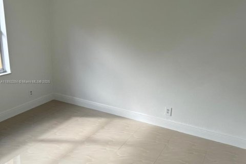 Condo in Hialeah, Florida, 3 bedrooms  № 1944238 - photo 10