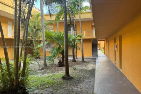 Condo in Hialeah, Florida, 3 bedrooms  № 1944238 - photo 5