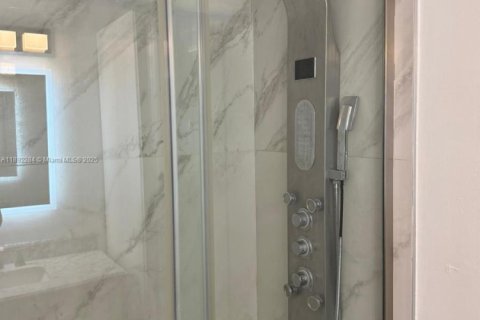 Condo in Hialeah, Florida, 3 bedrooms  № 1944238 - photo 20