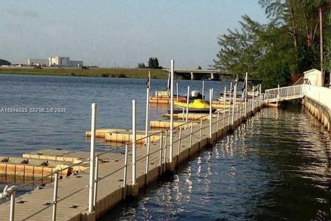 Купить кондоминиум в Майами, Флорида 2 спальни, 73.11м2, № 2005470 - фото 17