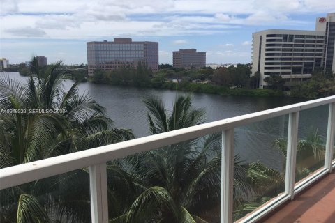 Купить кондоминиум в Майами, Флорида 2 спальни, 73.11м2, № 2005470 - фото 12