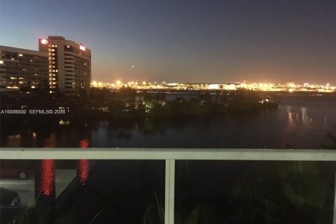 Купить кондоминиум в Майами, Флорида 2 спальни, 73.11м2, № 2005470 - фото 15