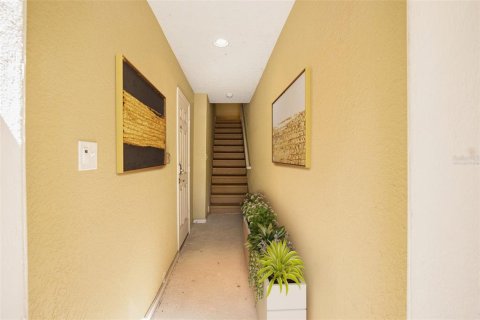 Townhouse in PALM RIVER TOWNHOMES in Tampa, Florida 3 bedrooms, 150.5 sq.m. № 1514302 - photo 4
