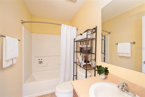 Townhouse in PALM RIVER TOWNHOMES in Tampa, Florida 3 bedrooms, 150.5 sq.m. № 1514302 - photo 12