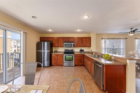 Townhouse in PALM RIVER TOWNHOMES in Tampa, Florida 3 bedrooms, 150.5 sq.m. № 1514302 - photo 9