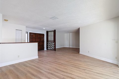 House in Palm Harbor, Florida 4 bedrooms, 271.74 sq.m. № 2273216 - photo 15