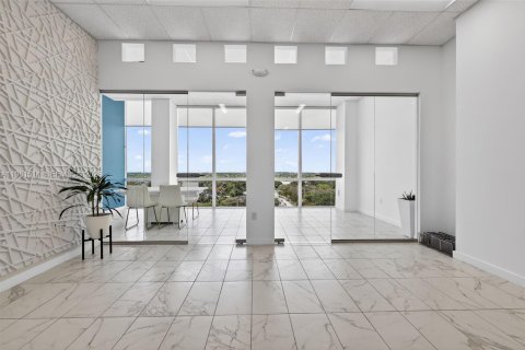 Купить коммерческую недвижимость в Майами, Флорида № 2050025 - фото 6